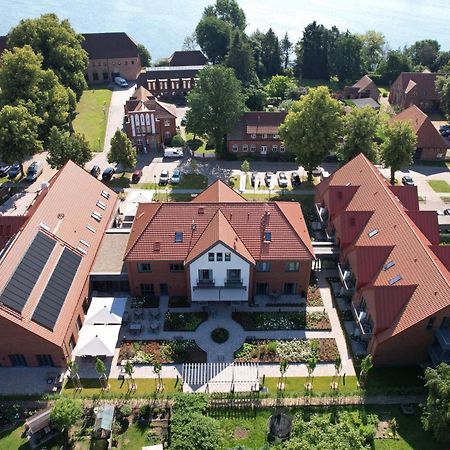 Seehotel Zarrentin Zarrentin am Schaalsee Bagian luar foto