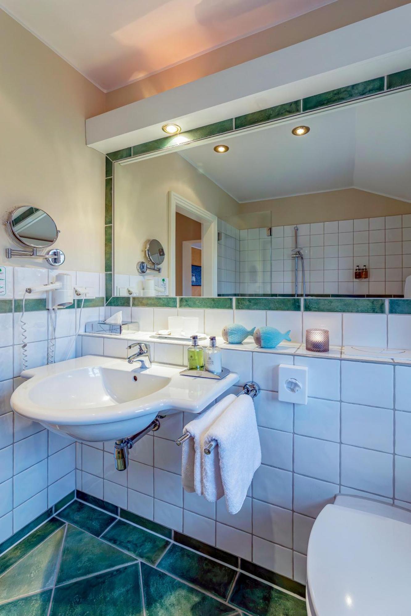 Seehotel Zarrentin Zarrentin am Schaalsee Bagian luar foto