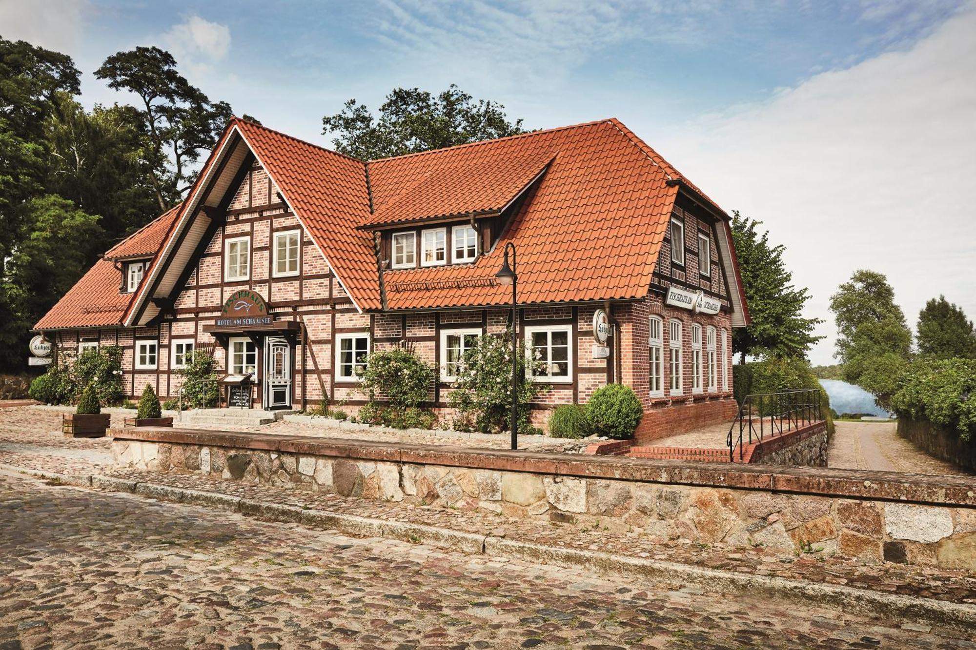 Seehotel Zarrentin Zarrentin am Schaalsee Bagian luar foto